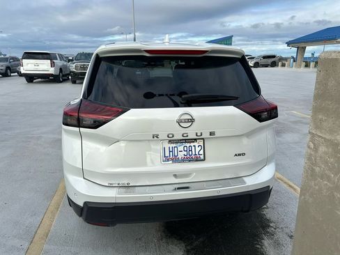 Used 2025 Nissan Rogue SV image 5