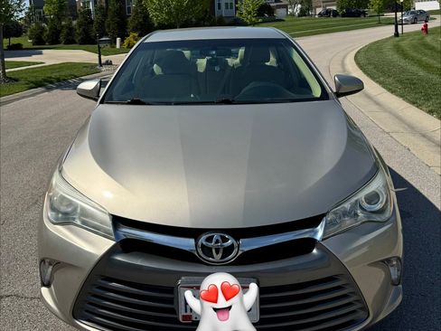 Used 2016 Toyota Camry LE image 2
