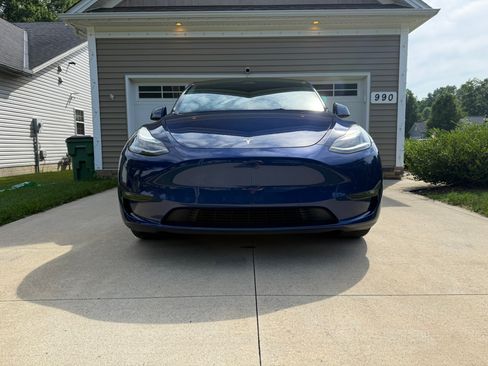 Used 2021 Tesla Model Y Long Range AWD/4WD image 2