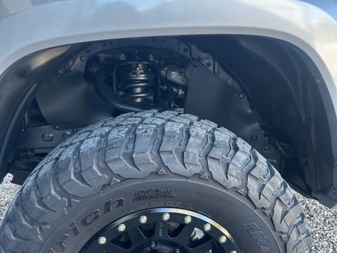 Used 2020 Toyota Tacoma TRD Sport image 10