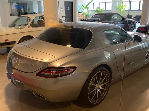 Used 2011 Mercedes-Benz SLS AMG Coupe image 2