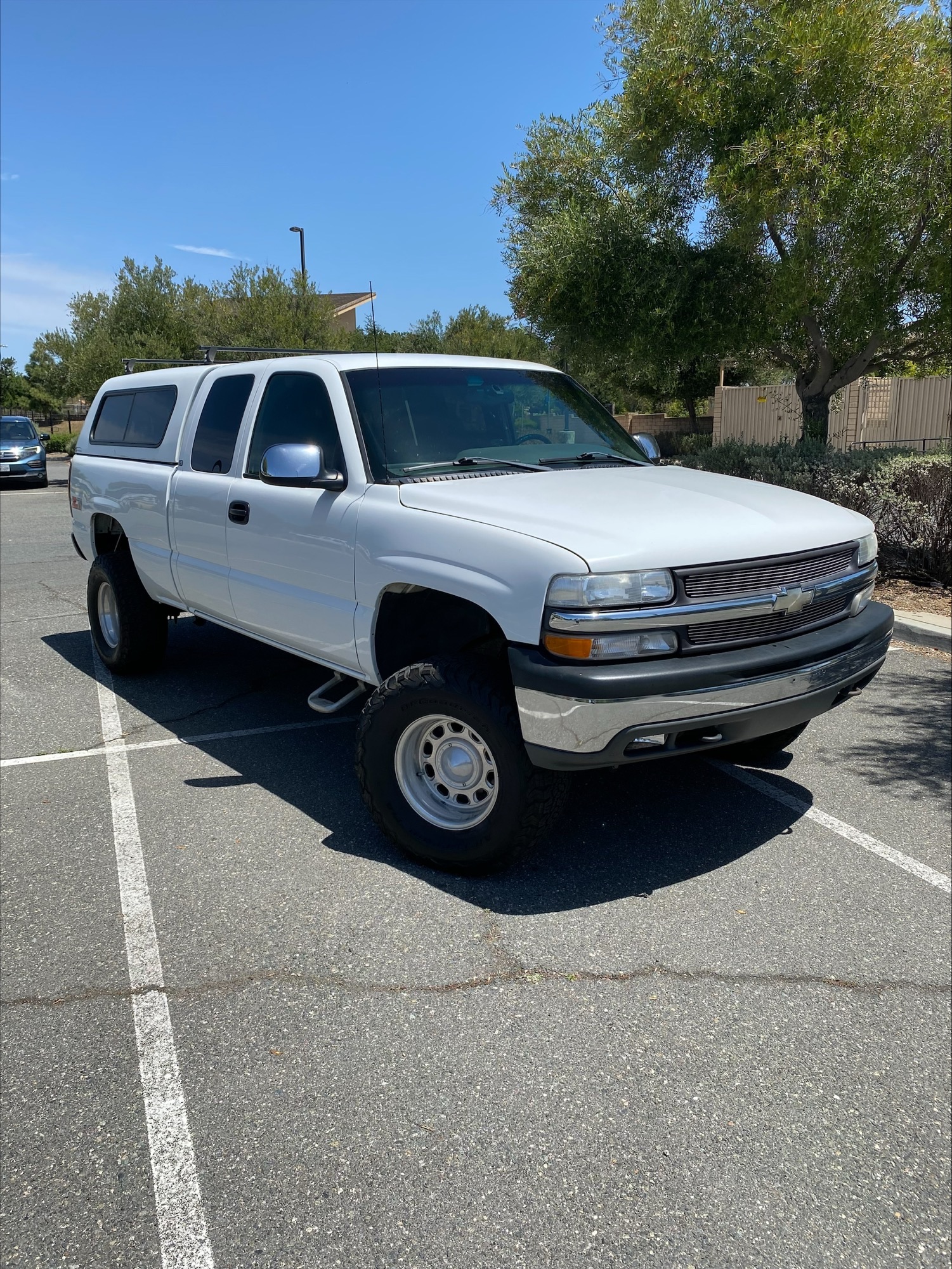 Used 2000 Chevrolet Silverado 1500 LS w/ Off-Road Chassis Pkg AWD/4WD image 1