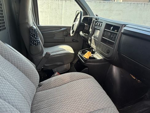 Used 2008 Chevrolet Express 2500 image 10