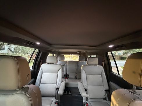Used 2022 GMC Yukon XL SLT w/ SLT Premium Package RWD image 17