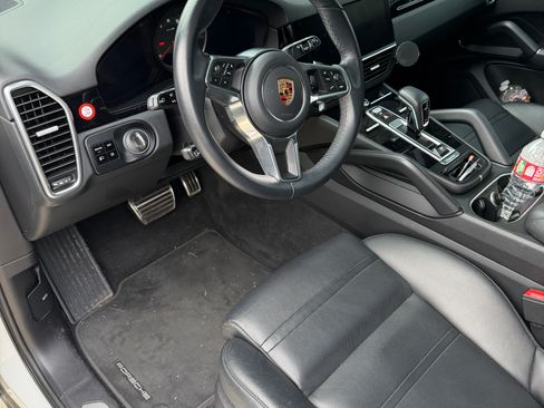 Used 2019 Porsche Cayenne S image 9