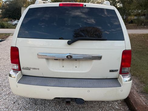 Used 2008 Chrysler Aspen Limited image 8