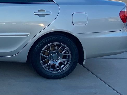 Used 2005 Toyota Camry FWD image 5