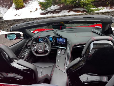 Used 2023 Chevrolet Corvette Stingray Premium Conv w/ Z51 Performance Package image 13