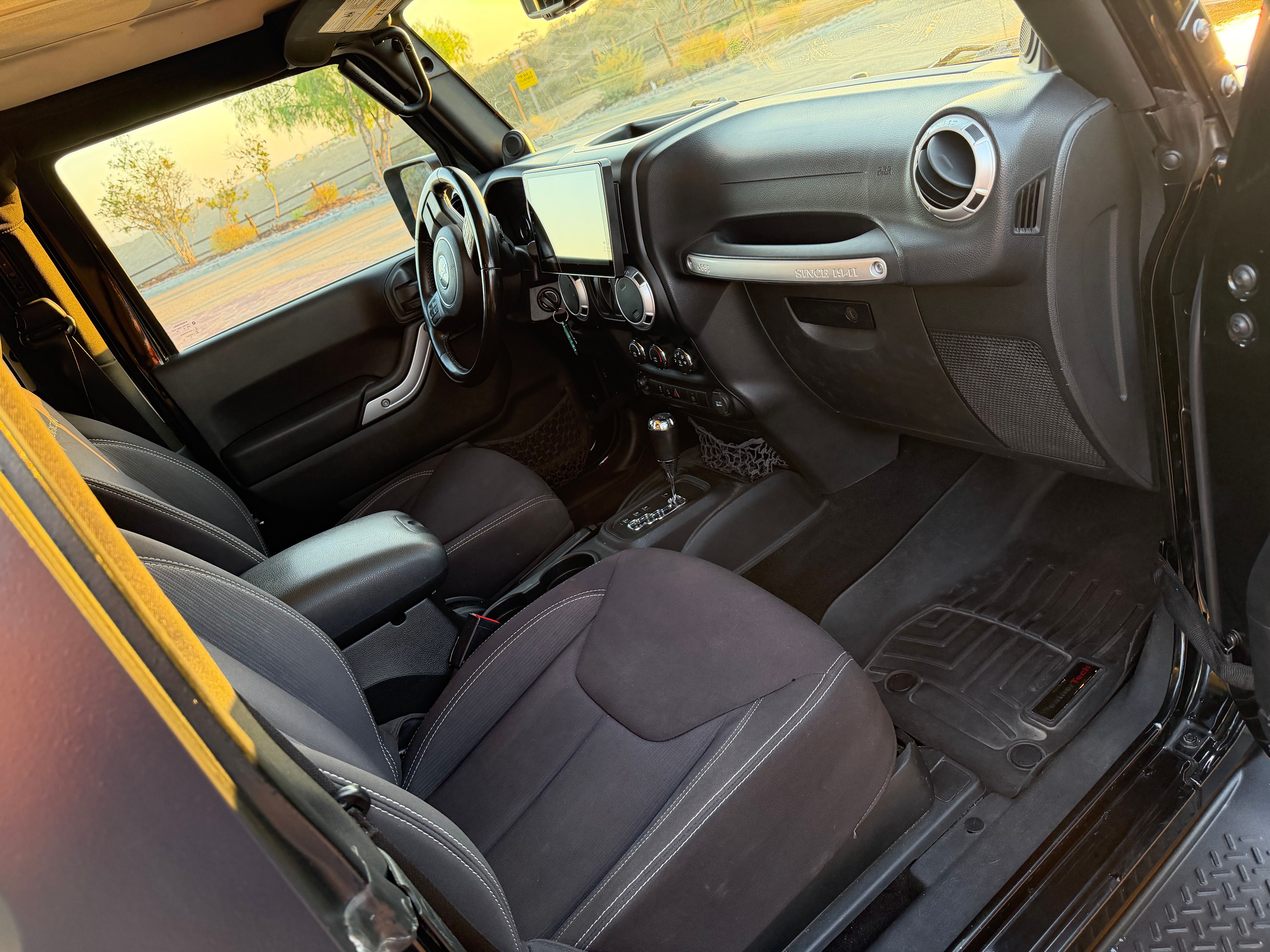 Used 2013 Jeep Wrangler Rubicon w/ Dual Top Group AWD/4WD image 9