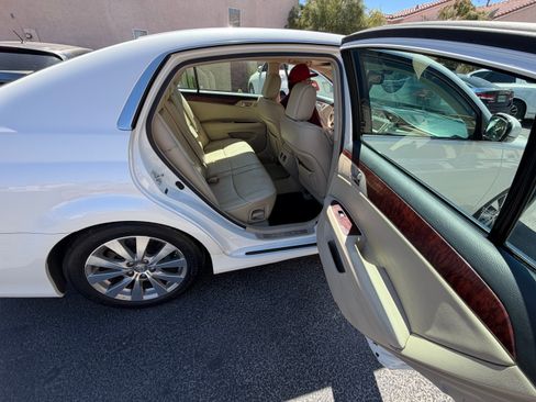 Used 2011 Toyota Avalon Limited image 12