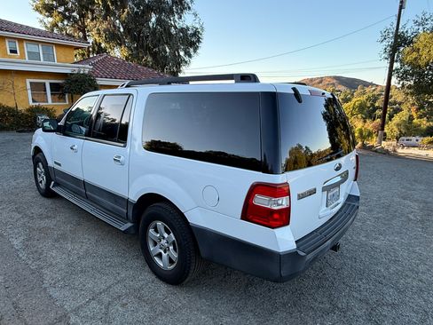 Used 2007 Ford Expedition EL XLT image 4