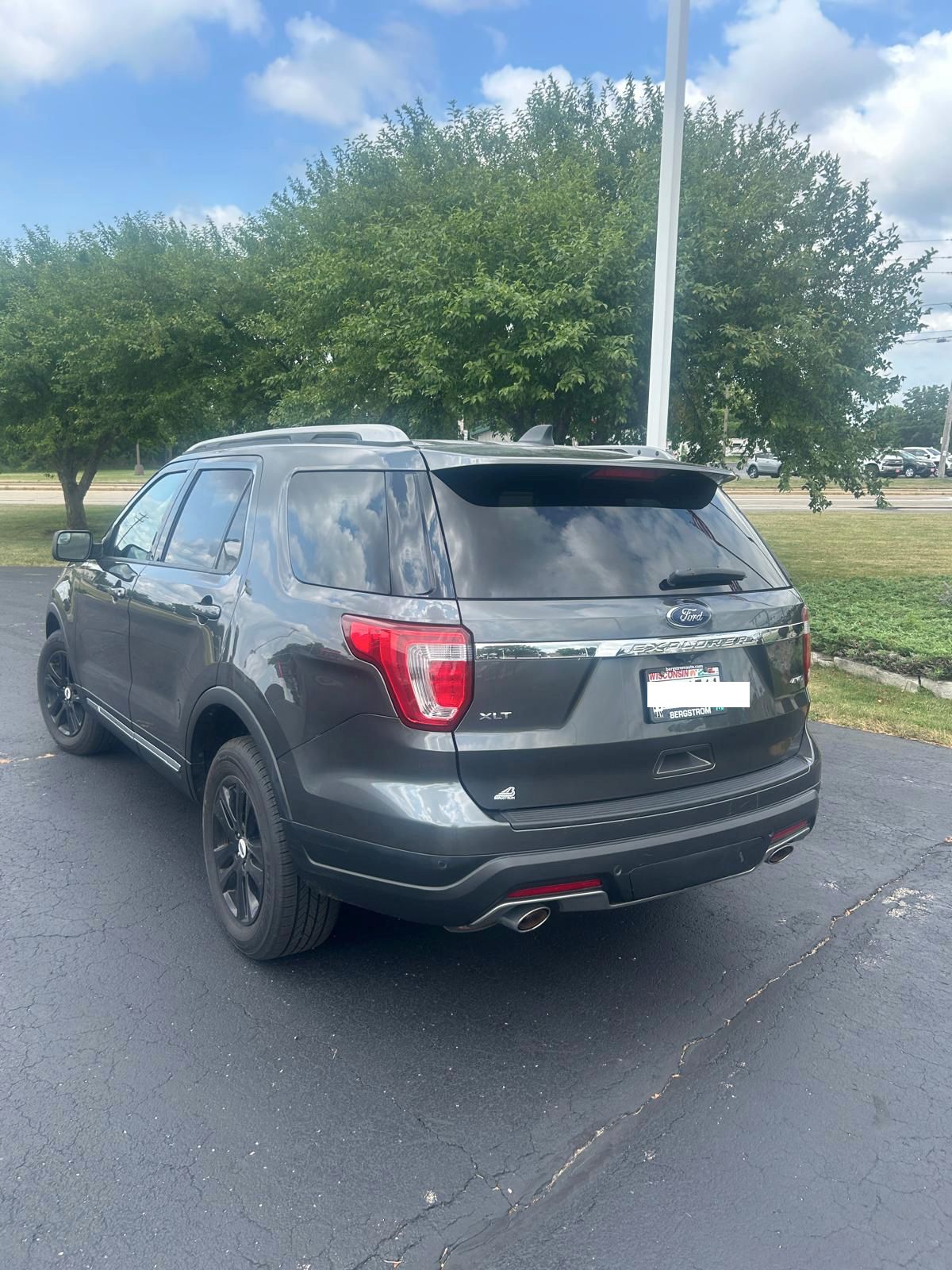 Used 2018 Ford Explorer XLT AWD/4WD image 8