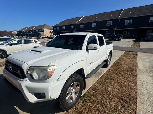 Used 2015 Toyota Tacoma Pickup 4D 5 ft image 6