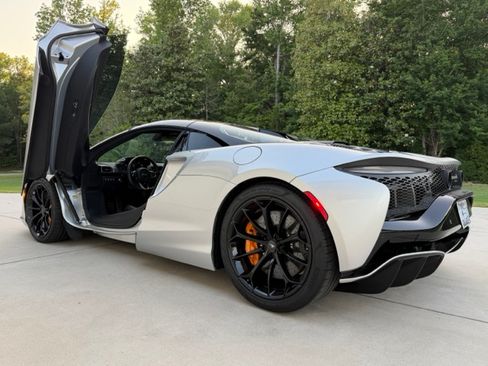 Used 2025 McLaren Artura Spider RWD image 16