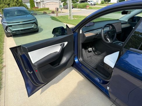 Used 2021 Tesla Model Y Long Range AWD/4WD image 9