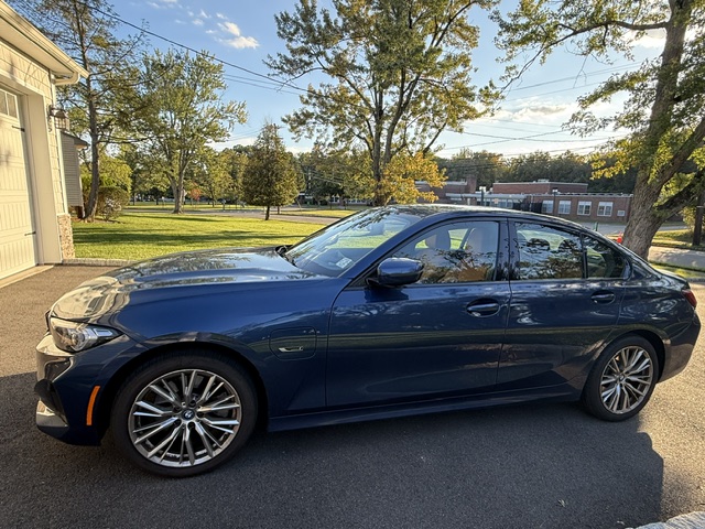 Used 2023 BMW 330e xDrive w/ Premium Package AWD/4WD image 1