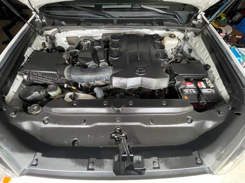 Used 2018 Toyota 4Runner SR5 Premium image 12