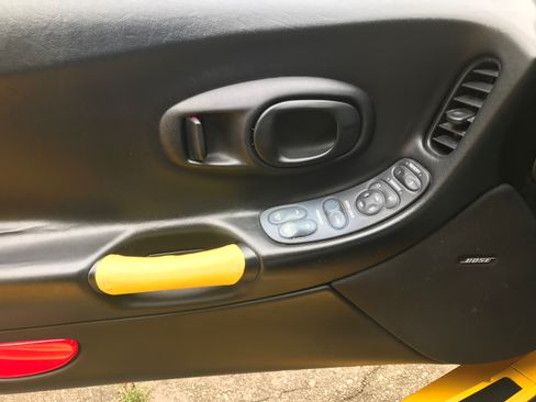 Used 2004 Chevrolet Corvette Convertible w/ Preferred Equipment Group image 10