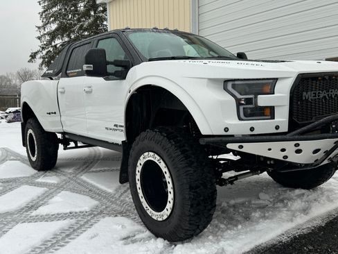 Used 2022 Ford F250 Lariat w/ Lariat Ultimate Package AWD/4WD image 2