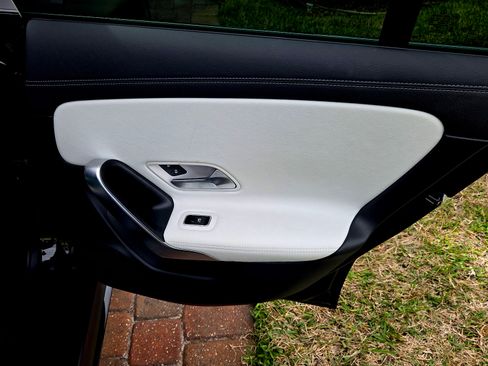 Used 2022 Mercedes-Benz CLA 35 AMG 4MATIC image 27