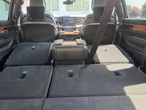 Used 2024 Jeep Grand Wagoneer L Series III w/ Rear Seat Video Group 1 AWD/4WD image 10