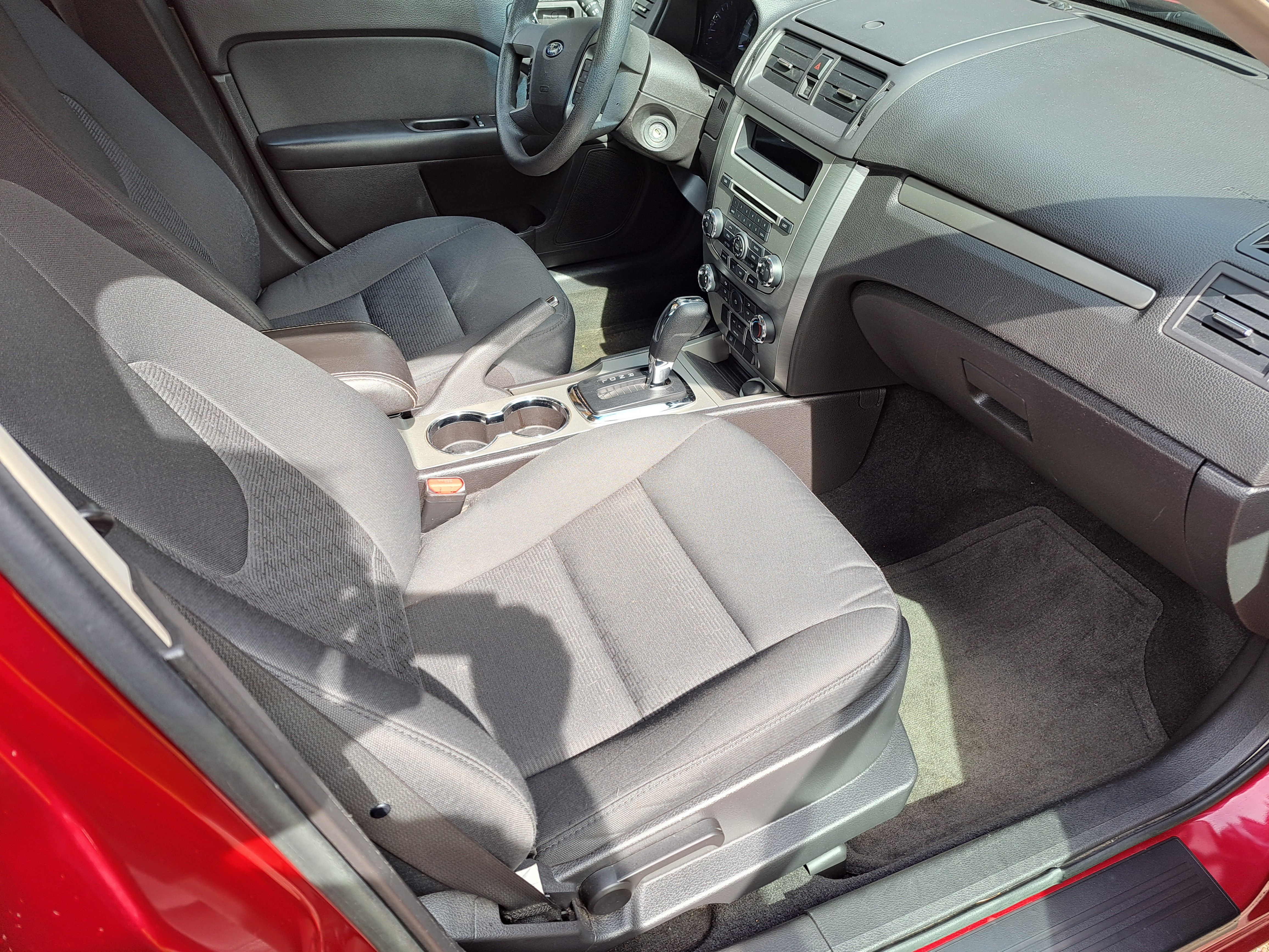 Used 2012 Ford Fusion SE FWD image 4