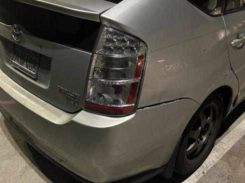 Used 2007 Toyota Prius Touring w/ Pkg 5 FWD image 4