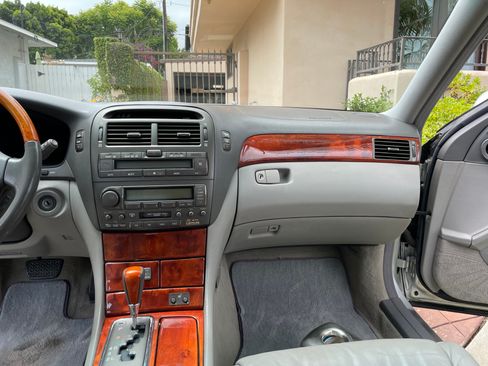 Used 2002 Lexus LS 430 RWD image 8