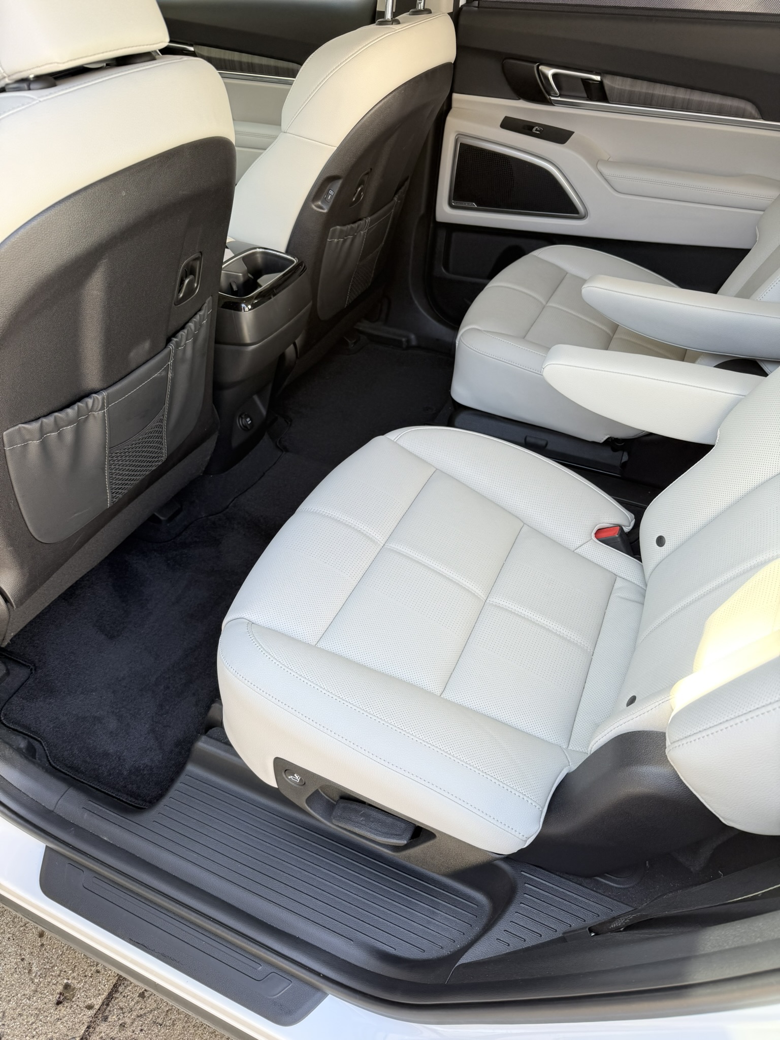 Used 2023 Kia Telluride EX w/ EX Captain's Chair Package FWD image 11