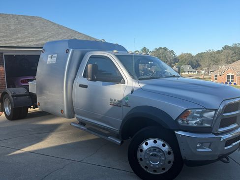 Used 2018 RAM 4500 Tradesman w/ Power & Remote Entry Group image 8