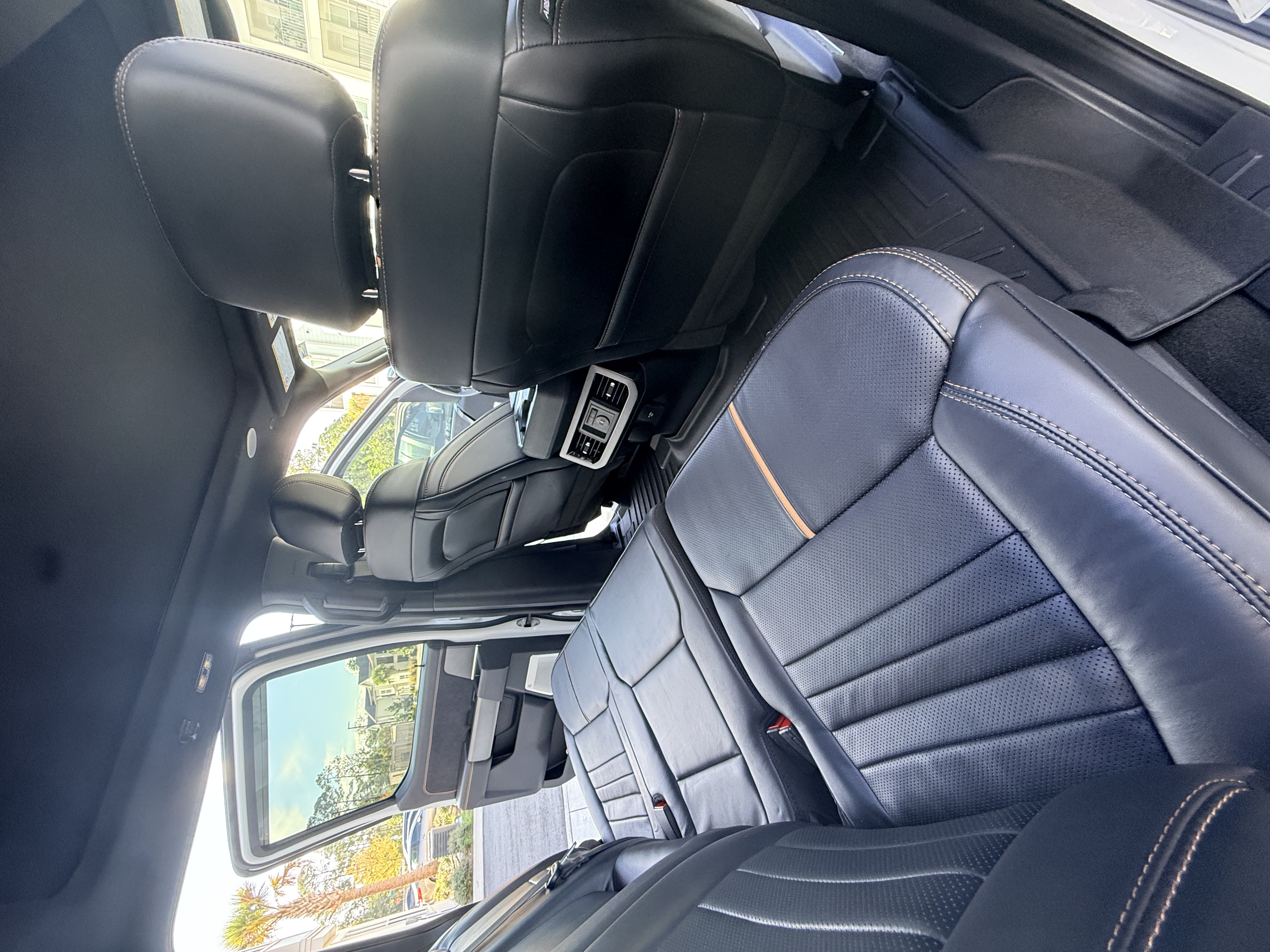 Used 2024 Ford F350 Platinum w/ FX4 Off-Road Package AWD/4WD image 19