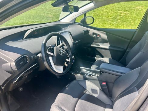 Used 2017 Toyota Prius Prime Premium image 6