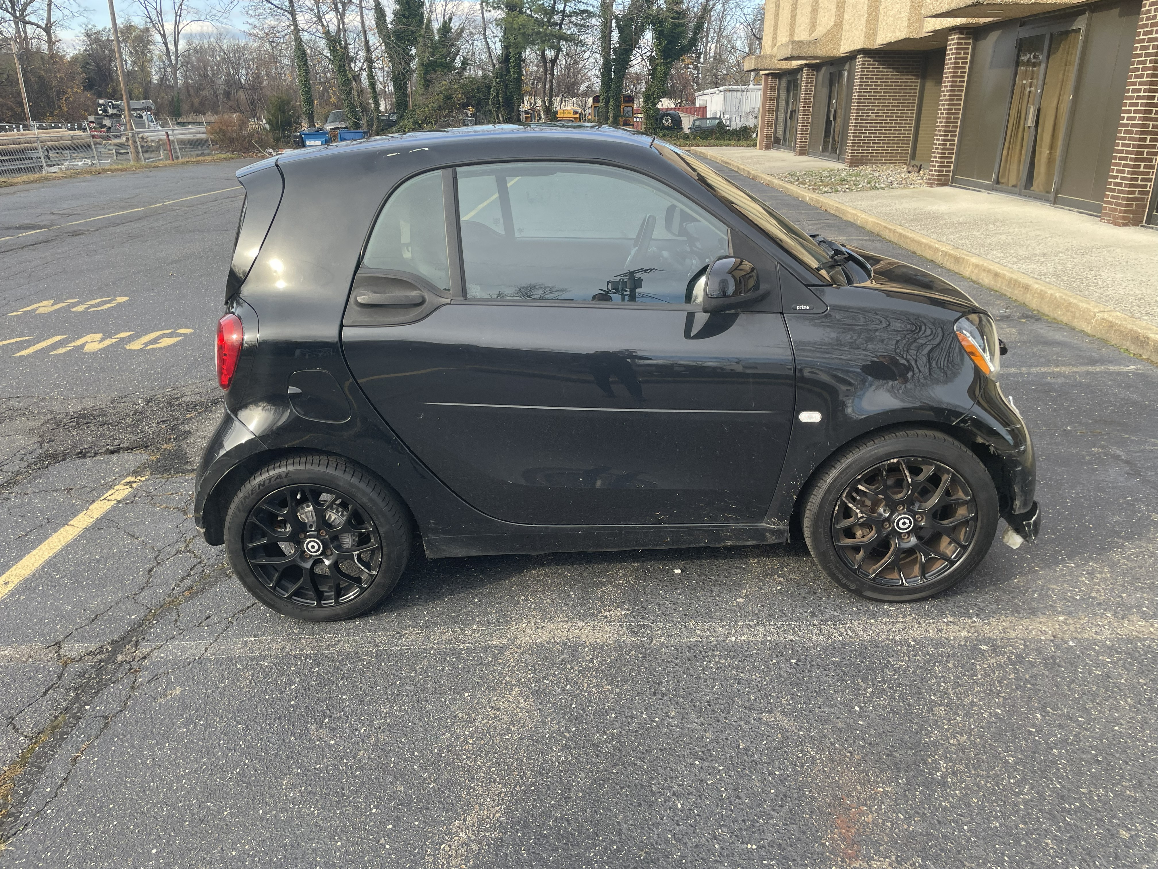 Used 2017 smart fortwo Prime RWD image 2