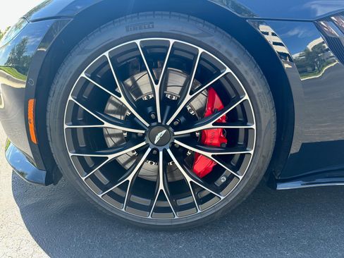 Used 2022 Aston Martin V8 Vantage Roadster image 9