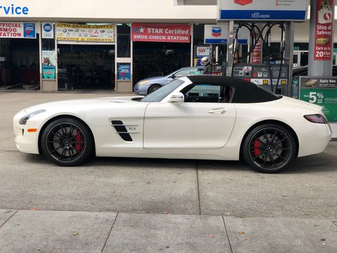 Used 2012 Mercedes-Benz SLS AMG Roadster image 1