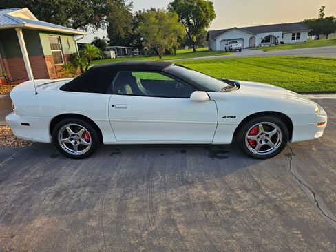 Used 2002 Chevrolet Camaro Z28 w/ SS Performance/Appearance Pkg RWD image 6