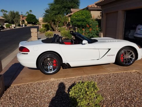 Used 2004 Dodge Viper SRT-10 image 2