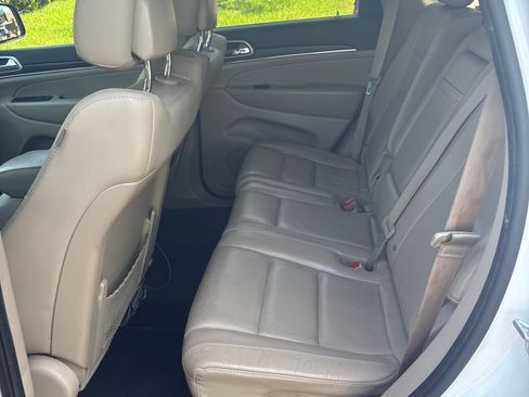 Used 2014 Jeep Grand Cherokee Limited w/ Luxury Group II AWD/4WD image 16