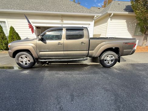 Used 2014 Toyota Tacoma 4x4 Double Cab image 2