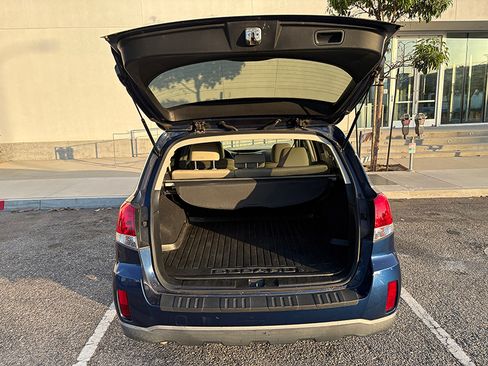 Used 2011 Subaru Outback 2.5i Premium w/ All-Weather Pkg AWD/4WD image 6