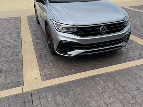 Used 2023 Volkswagen Tiguan SE R-Line image 11