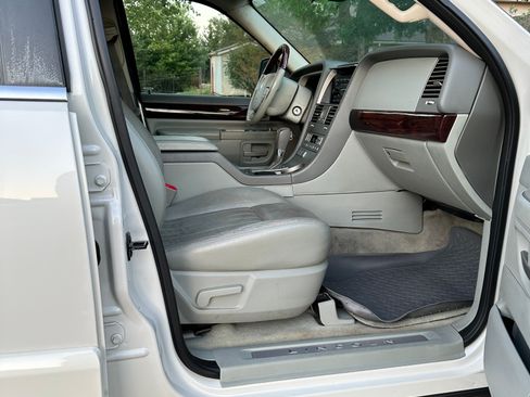 Used 2003 Lincoln Aviator AWD image 12