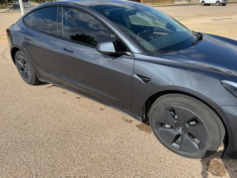 Used 2023 Tesla Model 3 Standard Range image 30