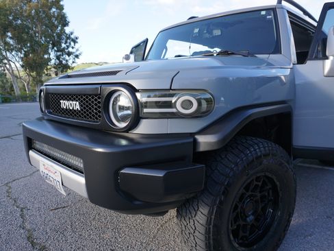Used 2014 Toyota FJ Cruiser 4WD w/ Convenience Package image 9