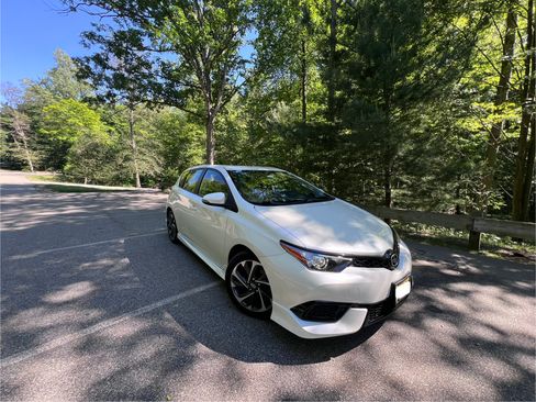 Used 2016 Scion iM FWD image 1