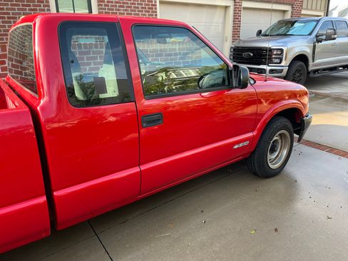 Used 2001 Chevrolet S10 Pickup 2WD Extended Cab image 2