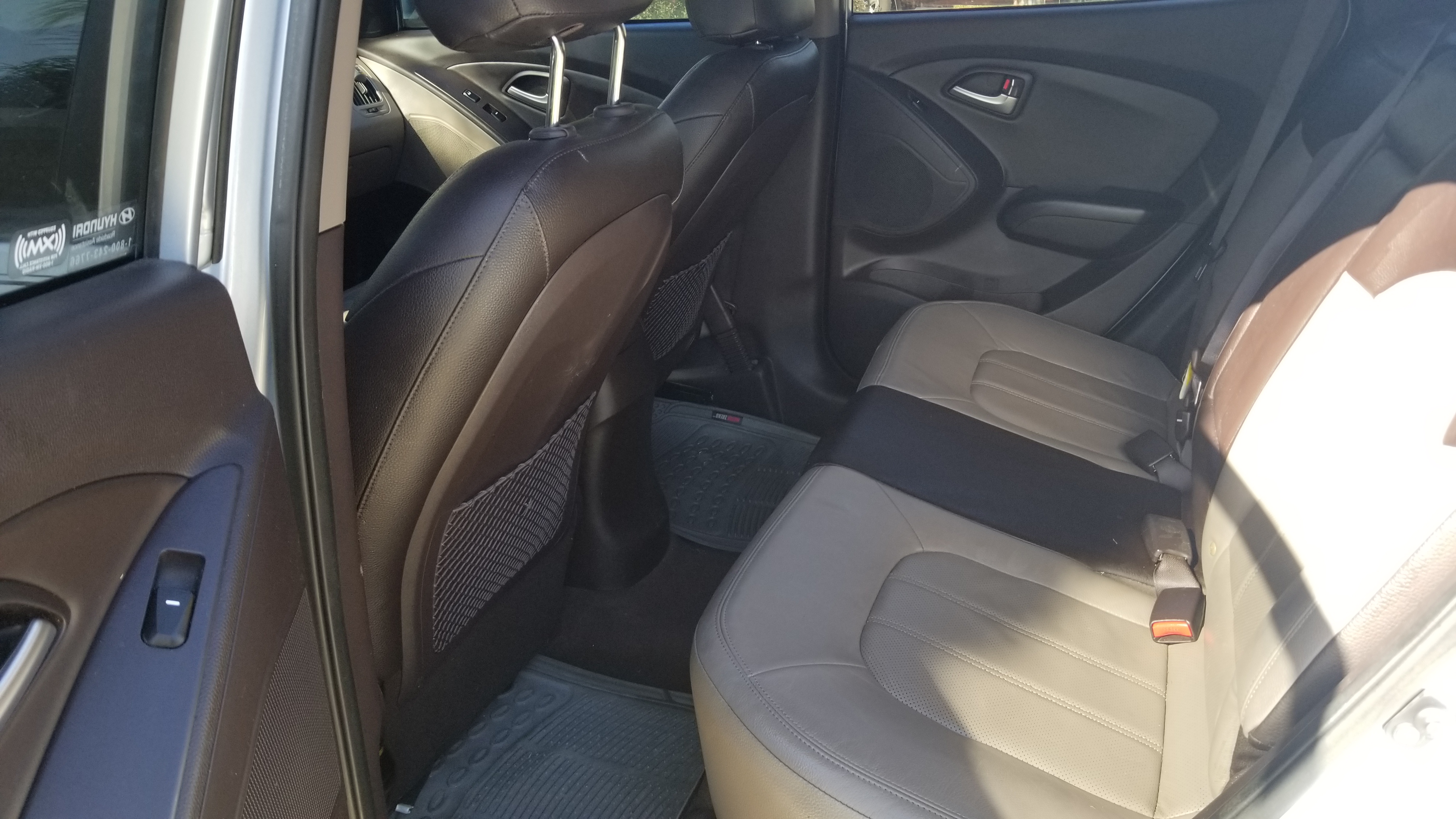 Used 2011 Hyundai Tucson Limited w/ Premium Pkg 3 FWD image 11