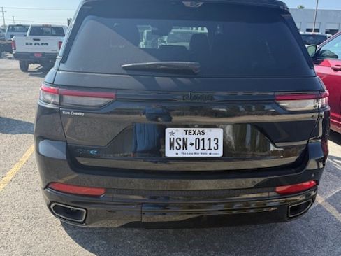 Used 2025 Jeep Grand Cherokee Limited 4xe image 4