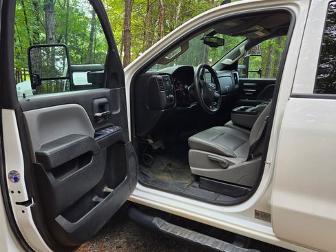 Used 2018 Chevrolet Silverado 2500 W/T w/ WT Convenience Package RWD image 9