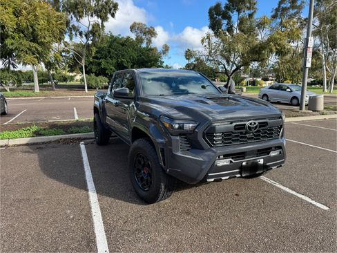 Used 2025 Toyota Tacoma TRD Sport image 2